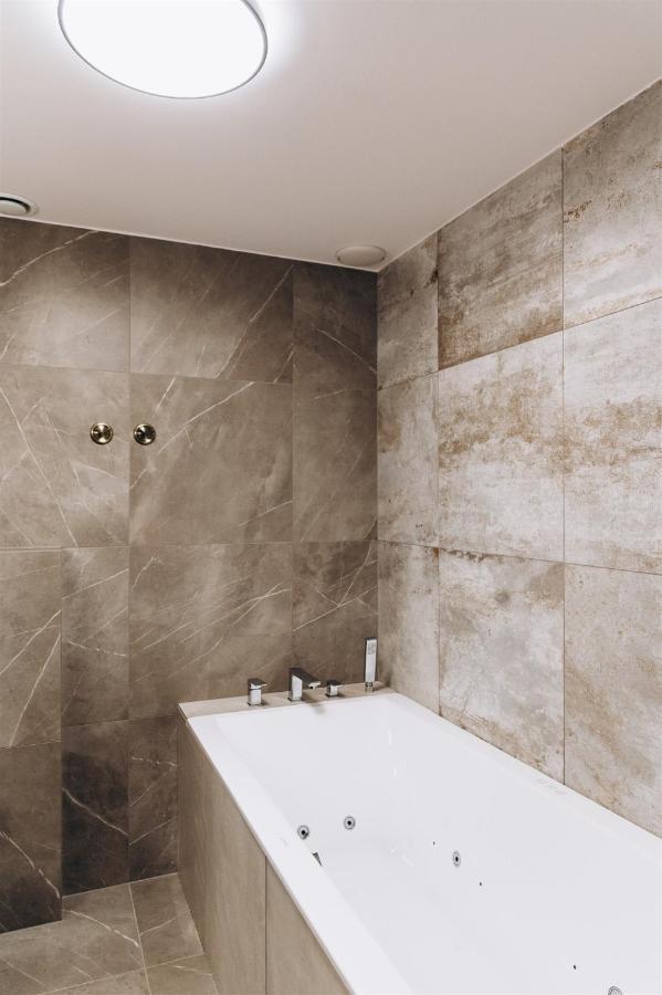 Like Home 2 Sauna,Jacuzzi & Spa Swidnica  Luaran gambar