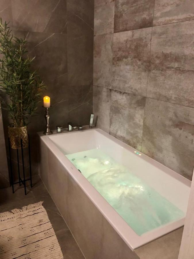 Like Home 2 Sauna,Jacuzzi & Spa Swidnica  Luaran gambar